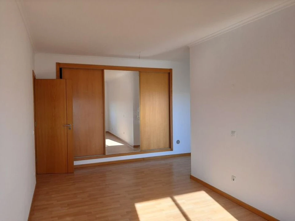 Apartamento T2 para Venda em Azambuja Foto 7