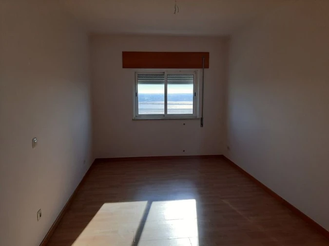Apartamento T2 para Venda em Azambuja Foto 10
