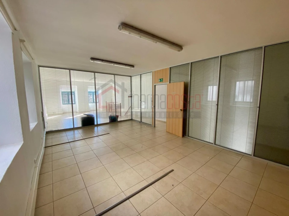 Loja para Arrendamento em Peniche Foto 2