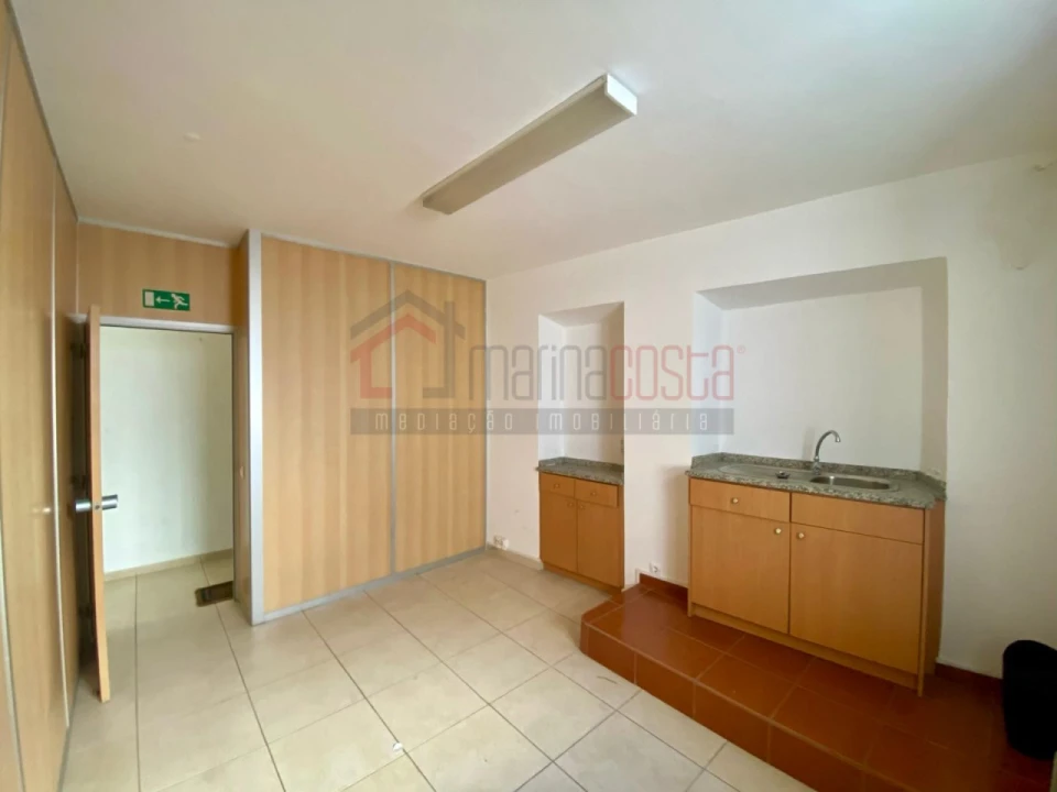 Loja para Arrendamento em Peniche Foto 6