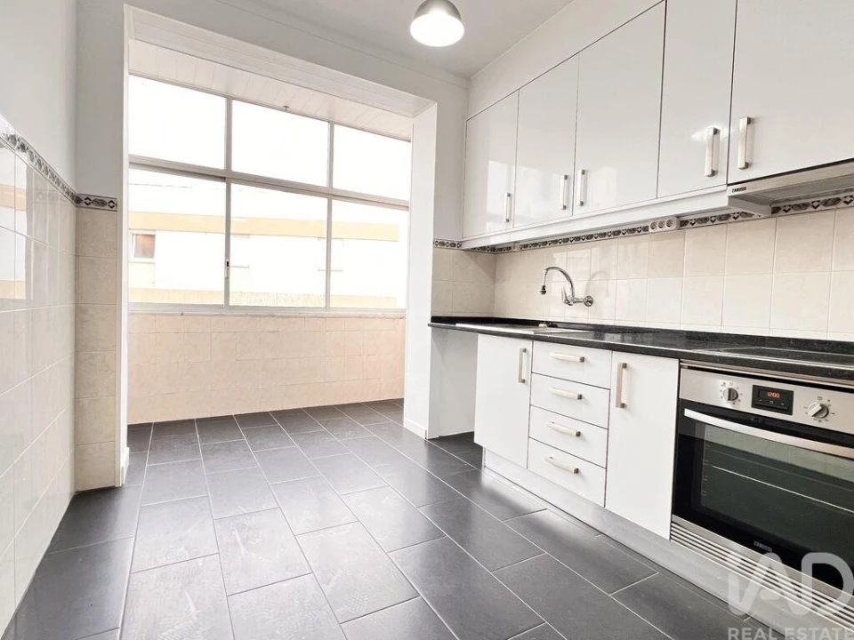 Apartamento T2 para Arrendamento em Santa Maria, São Pedro e Matacães Foto 4