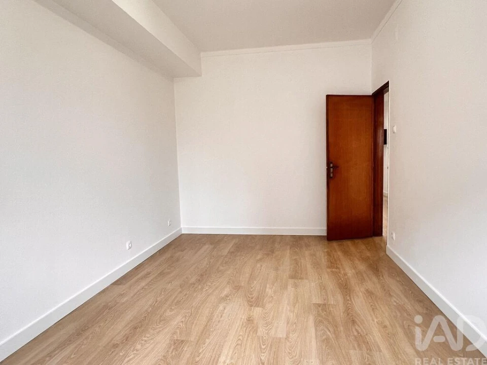 Apartamento T2 para Arrendamento em Santa Maria, São Pedro e Matacães Foto 21