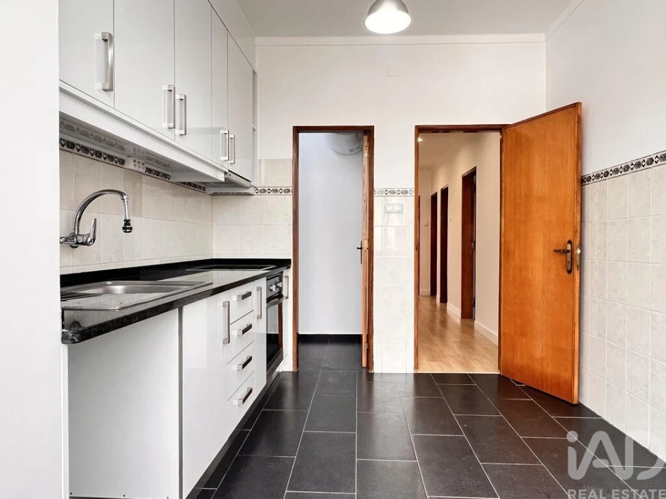 Apartamento T2 para Arrendamento em Santa Maria, São Pedro e Matacães Foto 2