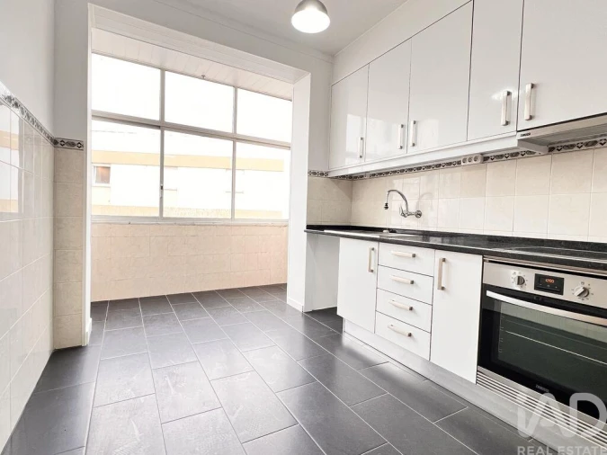 Apartamento T2 para Arrendamento em Santa Maria, São Pedro e Matacães Foto 4