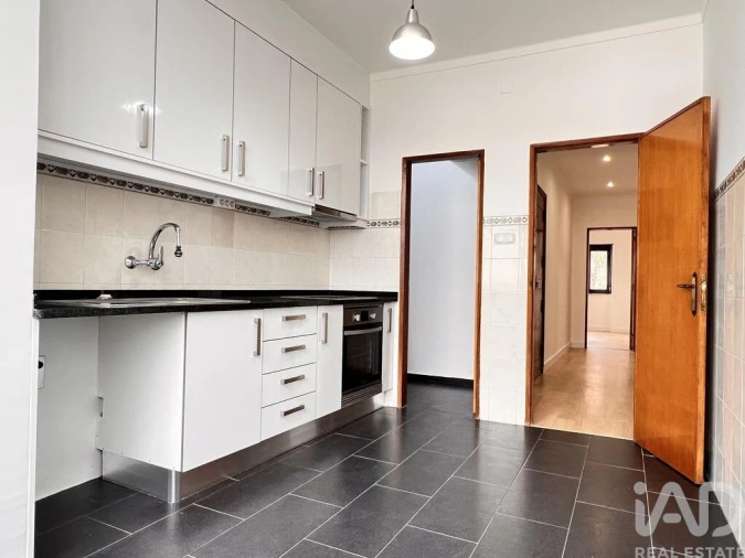 Apartamento T2 para Arrendamento em Santa Maria, São Pedro e Matacães Foto 3