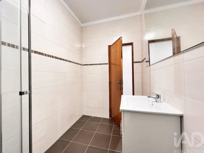 Apartamento T2 para Arrendamento em Santa Maria, São Pedro e Matacães Foto 13