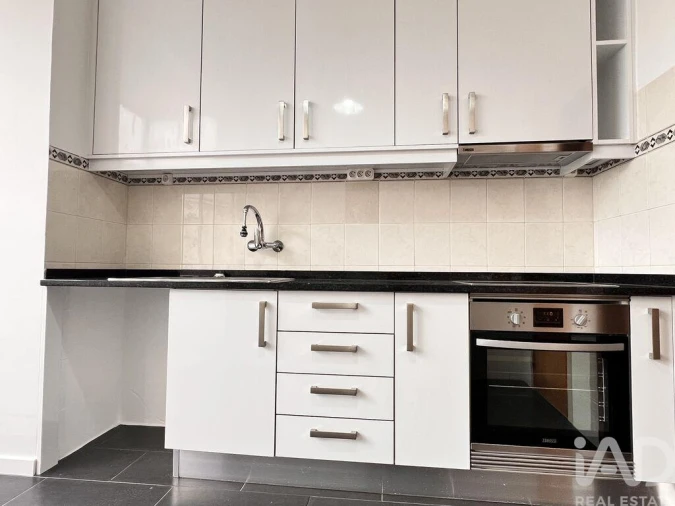 Apartamento T2 para Arrendamento em Santa Maria, São Pedro e Matacães Foto 6