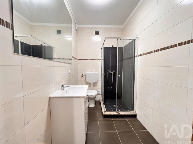 Apartamento T2 para Arrendamento em Santa Maria, São Pedro e Matacães Foto 14