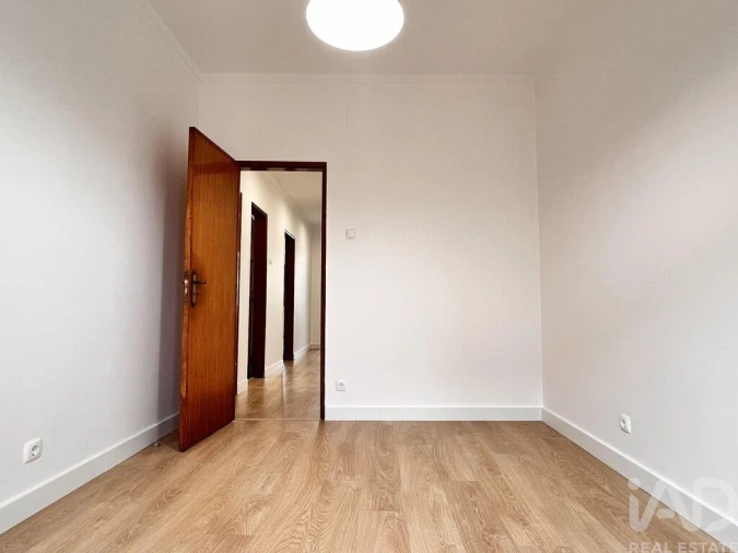 Apartamento T2 para Arrendamento em Santa Maria, São Pedro e Matacães Foto 17