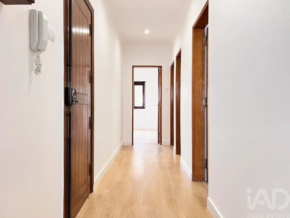 Apartamento T2 para Arrendamento em Santa Maria, São Pedro e Matacães Foto 1