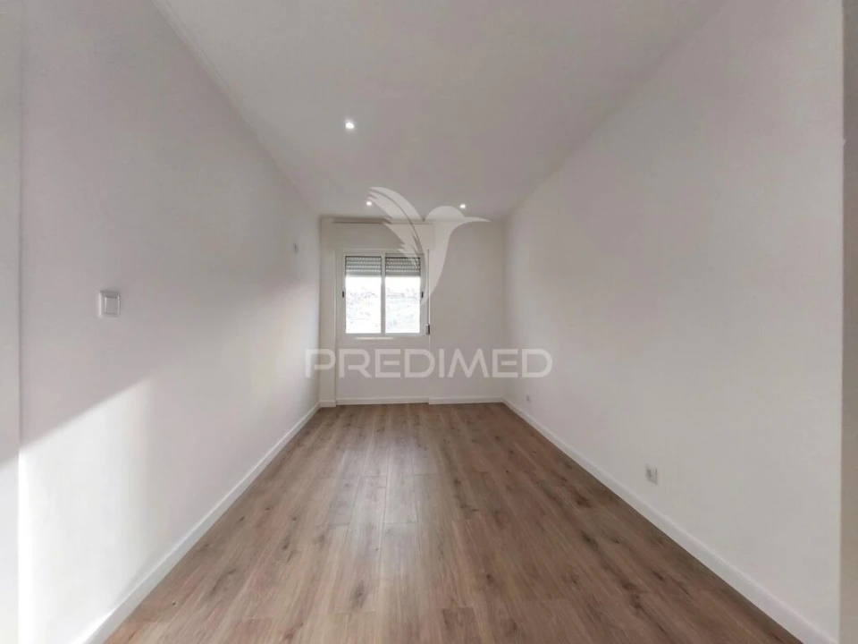 Apartamento T3 para Venda em Alfragide Foto 12