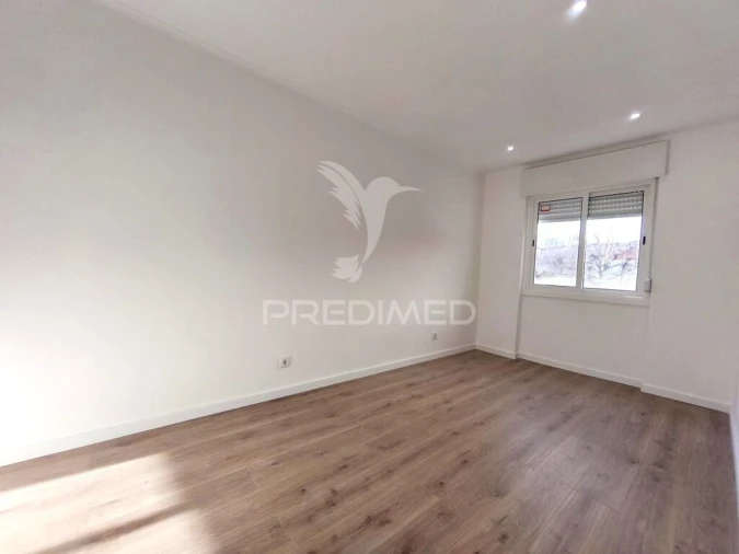 Apartamento T3 para Venda em Alfragide Foto 17