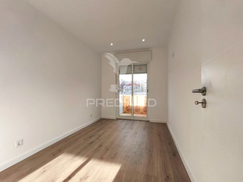 Apartamento T3 para Venda em Alfragide Foto 18