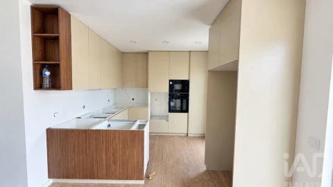 Apartamento T3 para Venda em Atouguia da Baleia