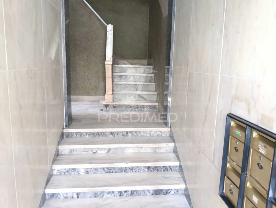 Apartamento T1 para Venda em Alfragide Foto 2