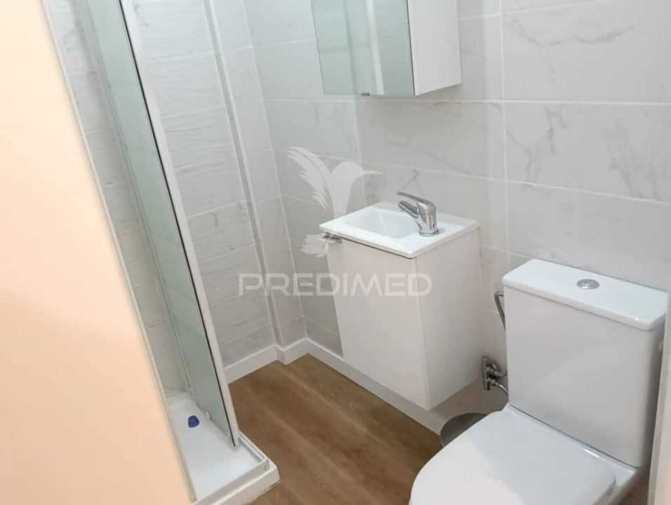 Apartamento T1 para Venda em Alfragide Foto 9