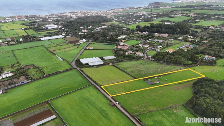 Terreno para Venda em Rabo de Peixe Foto 1