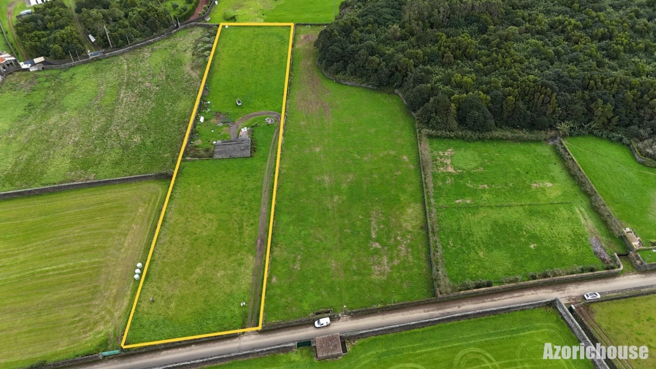 Terreno para Venda em Rabo de Peixe Foto 3