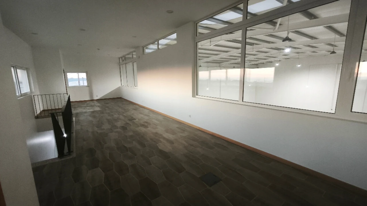 Armazém para Arrendamento em Canelas Foto 6