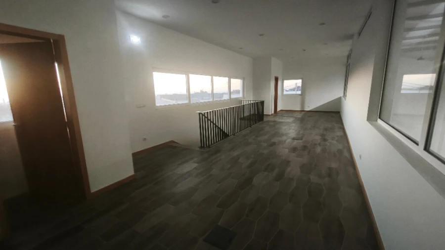 Armazém para Arrendamento em Canelas Foto 7