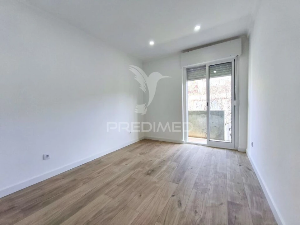 Apartamento T4 para Venda em Alfragide Foto 16