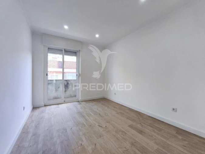 Apartamento T4 para Venda em Alfragide Foto 14