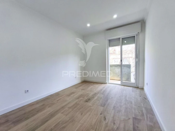 Apartamento T4 para Venda em Alfragide Foto 16