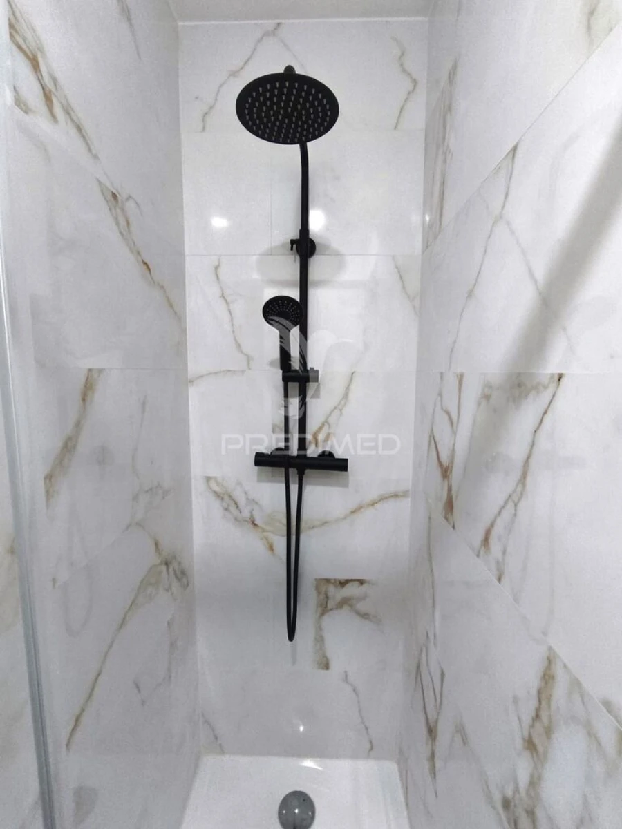 Apartamento T4 para Venda em Alfragide Foto 11