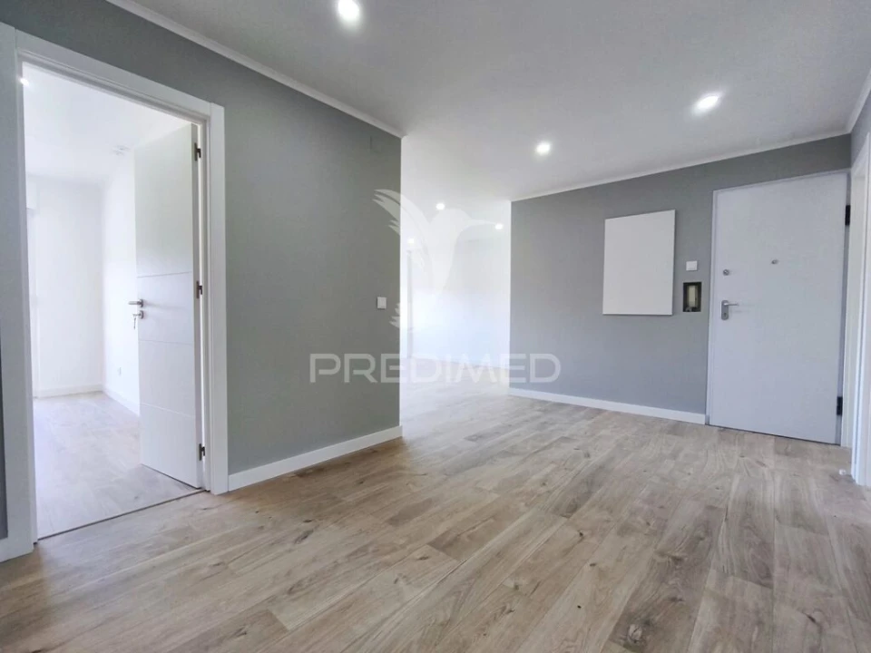 Apartamento T4 para Venda em Alfragide Foto 3