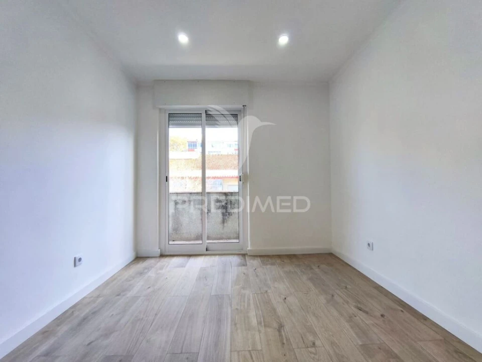Apartamento T4 para Venda em Alfragide Foto 15
