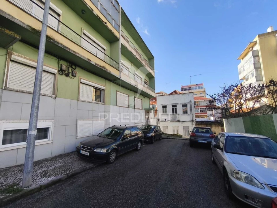 Apartamento T3 para Venda em Almada, Cova da Piedade, Pragal e Cacilhas Foto 1