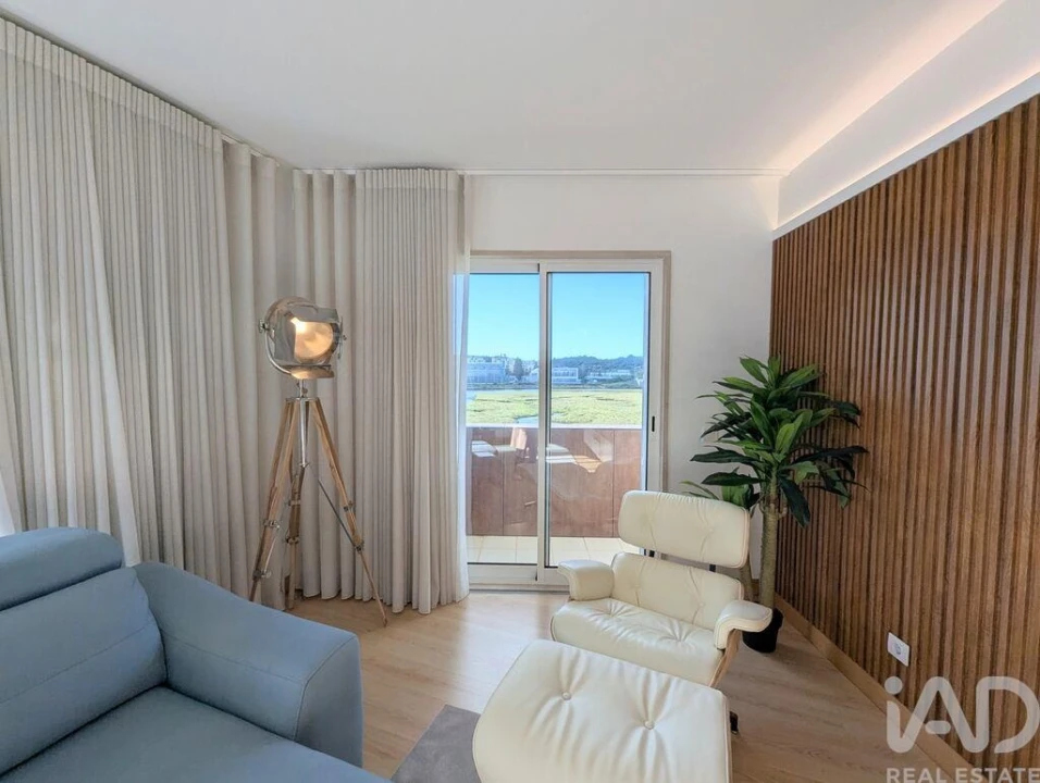 Apartamento T2 para Arrendamento em Lagos (São Sebastião e Santa Maria) Foto 12