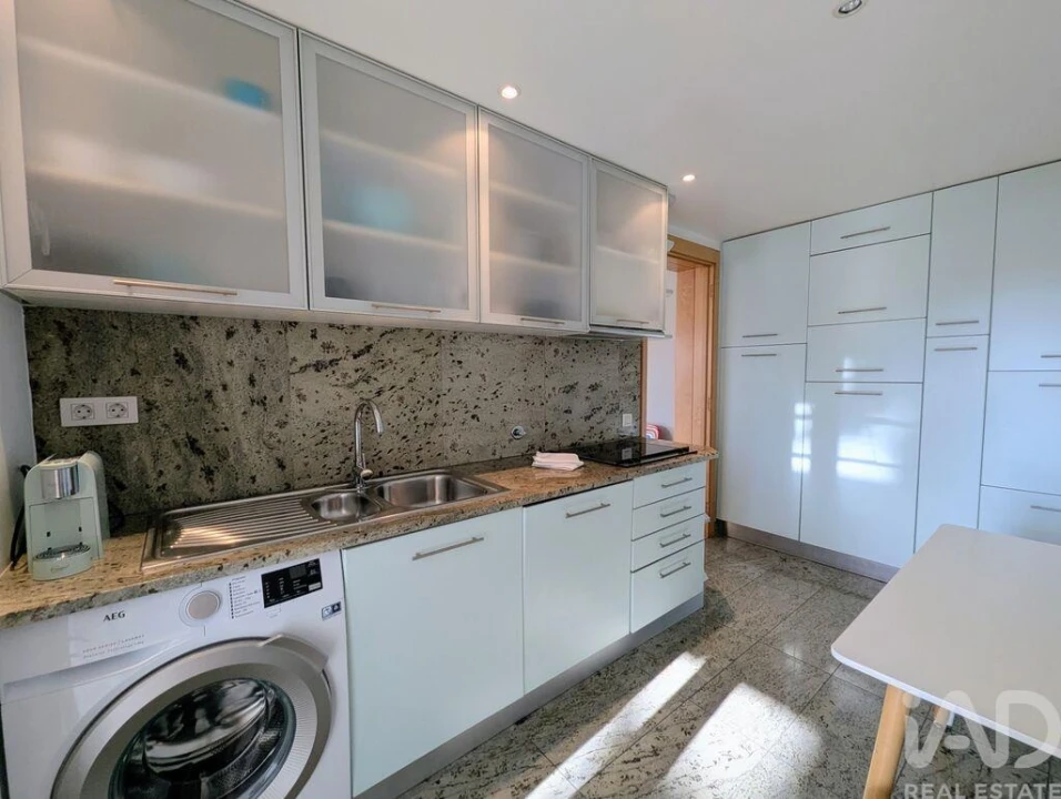 Apartamento T2 para Arrendamento em Lagos (São Sebastião e Santa Maria) Foto 17