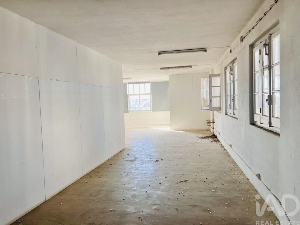 Prédio para Venda em Romeira e Várzea Foto 6