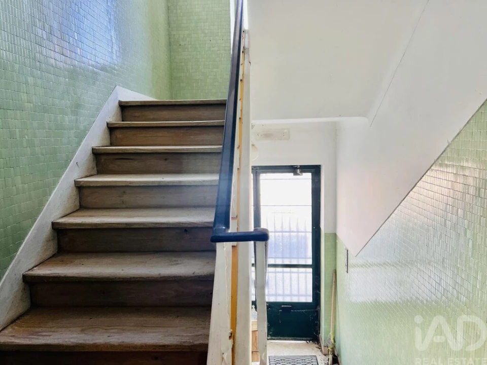 Prédio para Venda em Romeira e Várzea Foto 1