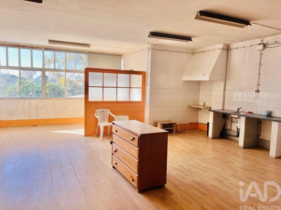 Prédio para Venda em Romeira e Várzea Foto 4