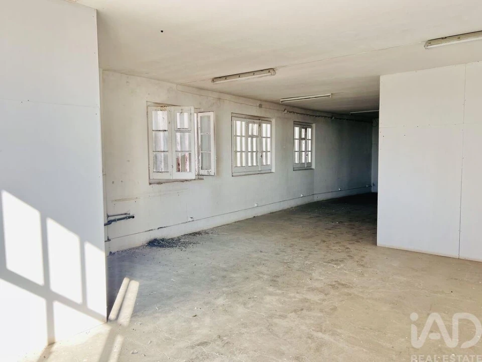 Prédio para Venda em Romeira e Várzea Foto 9