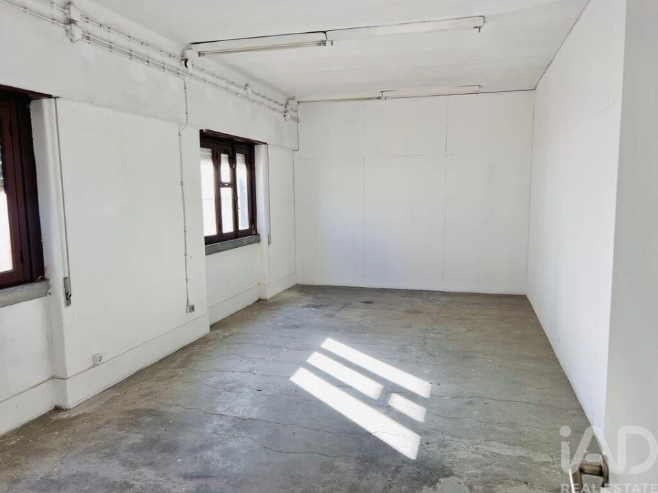 Prédio para Venda em Romeira e Várzea Foto 12