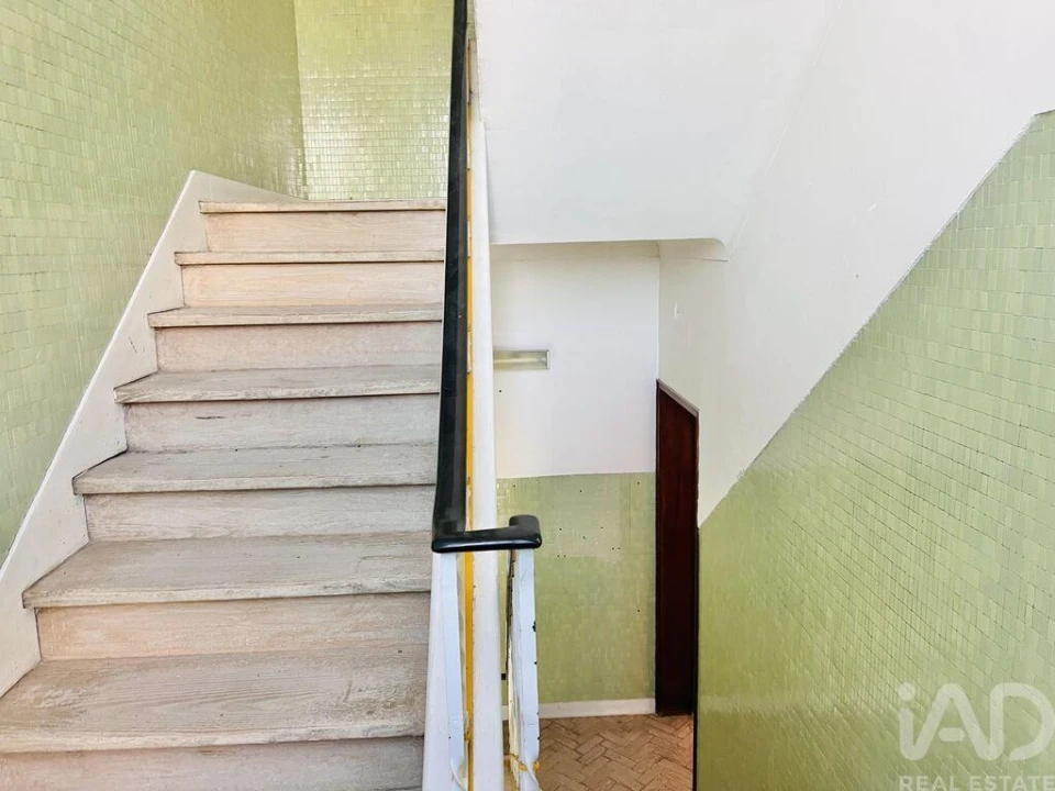 Prédio para Venda em Romeira e Várzea Foto 8