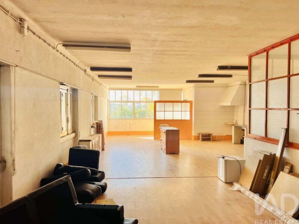 Prédio para Venda em Romeira e Várzea Foto 3