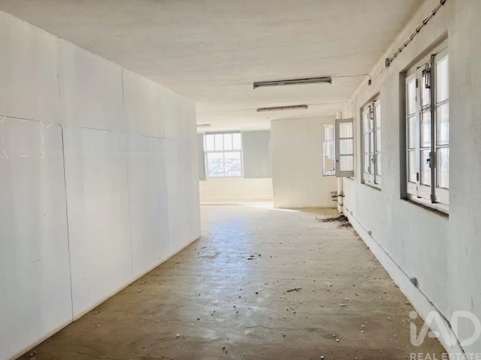 Prédio para Venda em Romeira e Várzea Foto 6