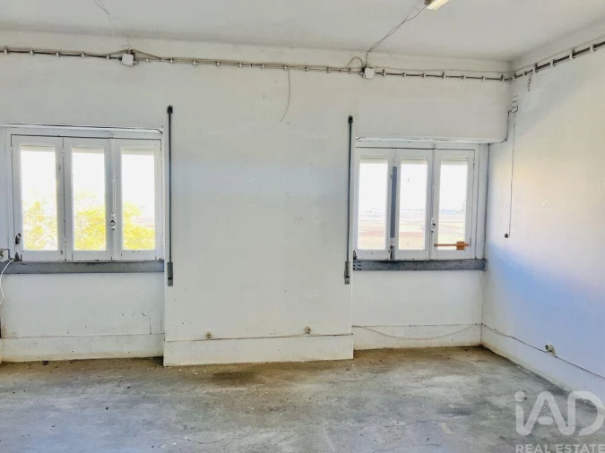 Prédio para Venda em Romeira e Várzea Foto 7