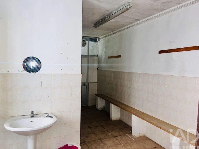 Prédio para Venda em Romeira e Várzea Foto 14