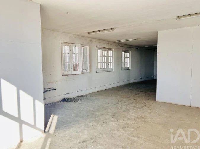 Prédio para Venda em Romeira e Várzea Foto 9