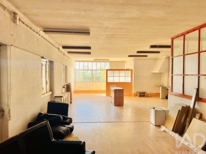 Prédio para Venda em Romeira e Várzea Foto 3