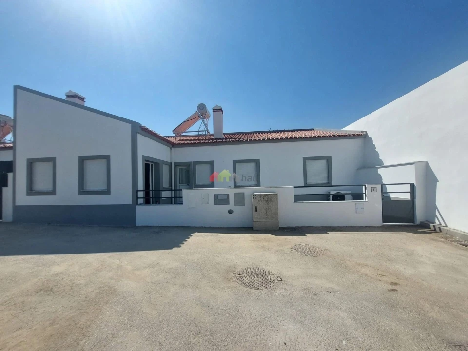 Moradia T2 para Venda em Viana do Alentejo Foto 1