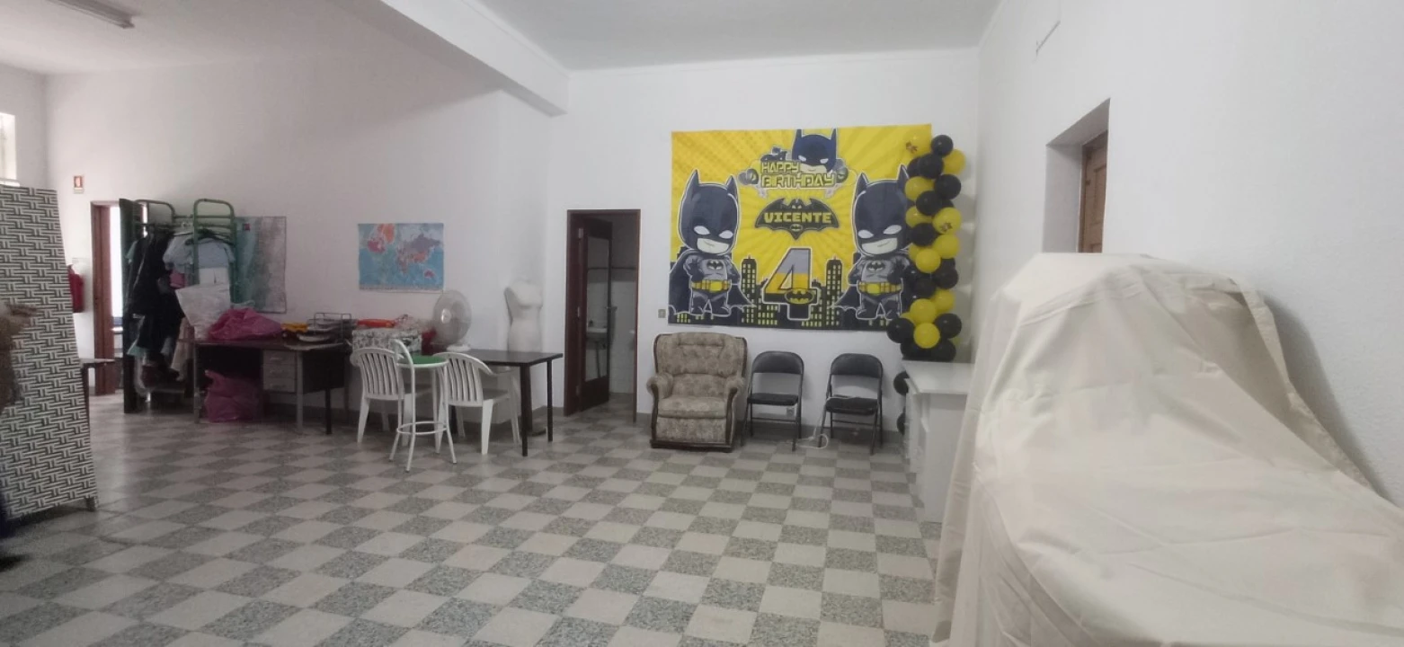 Loja para Arrendamento em Azoia de Cima e Tremês Foto 2