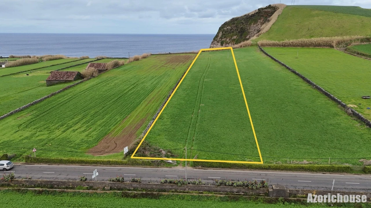 Terreno para Venda em Rabo de Peixe Foto 3