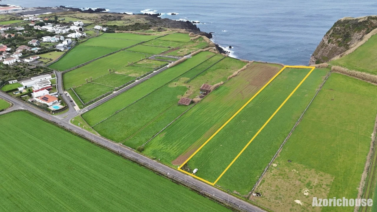 Terreno para Venda em Rabo de Peixe Foto 1
