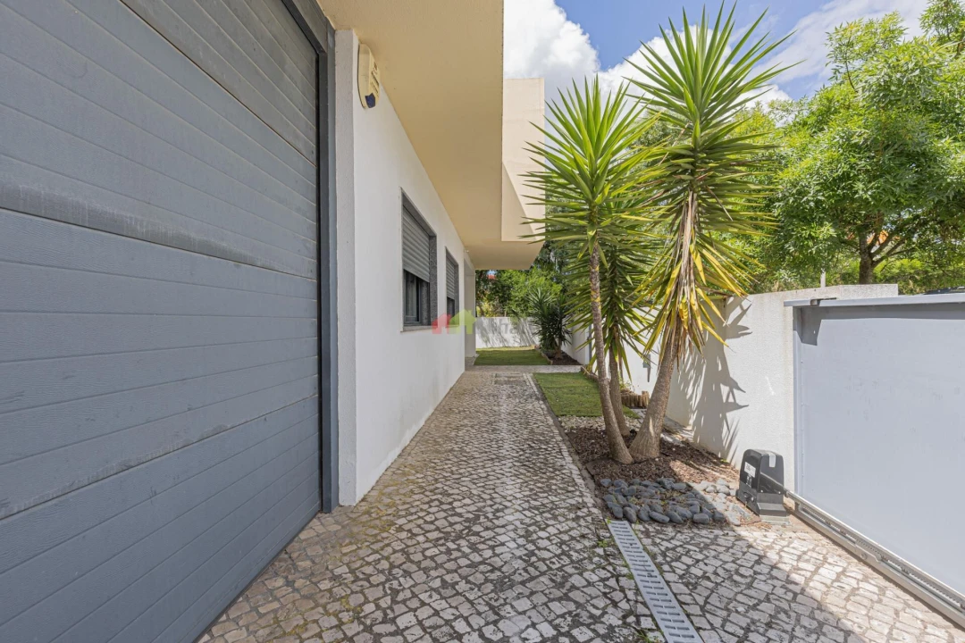 Moradia T4 para Venda em Santo Antonio da Charneca Foto 16